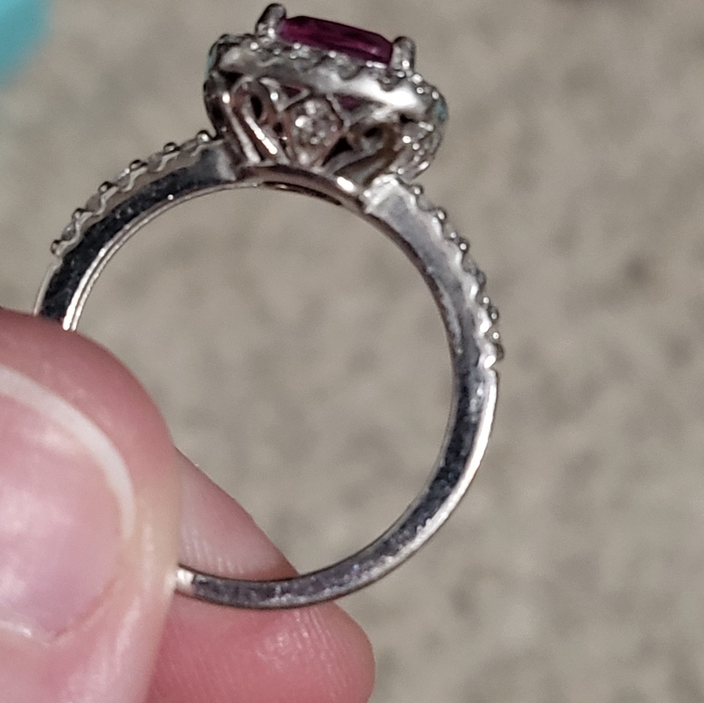 Ruby ring with diamond chips - Picture 6 of 9